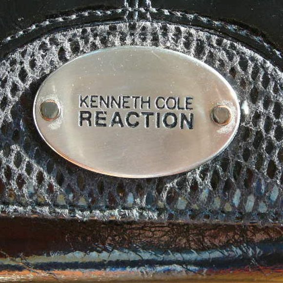 Kenneth Cole Reaction Black Tri-Fold Wallet with Zippered Change Pocket - Picture 2 of 7